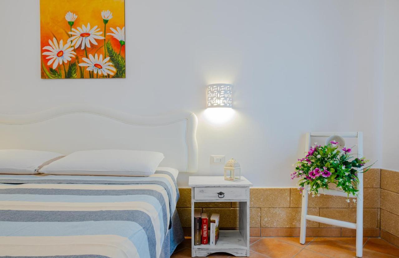 Villa Vanessa Con Piscina Privata - Castro Castro  Exteriör bild