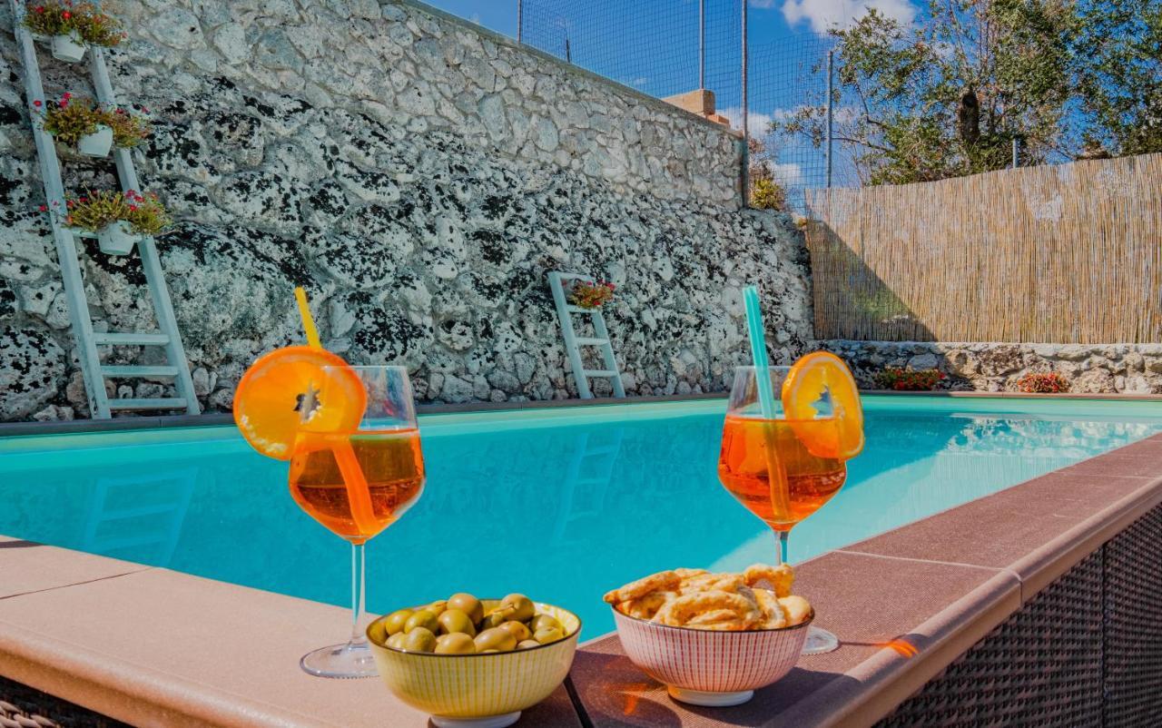 Villa Vanessa Con Piscina Privata - Castro Castro  Exteriör bild