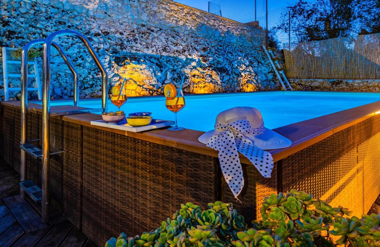 Villa Vanessa Con Piscina Privata - Castro Castro  Exteriör bild