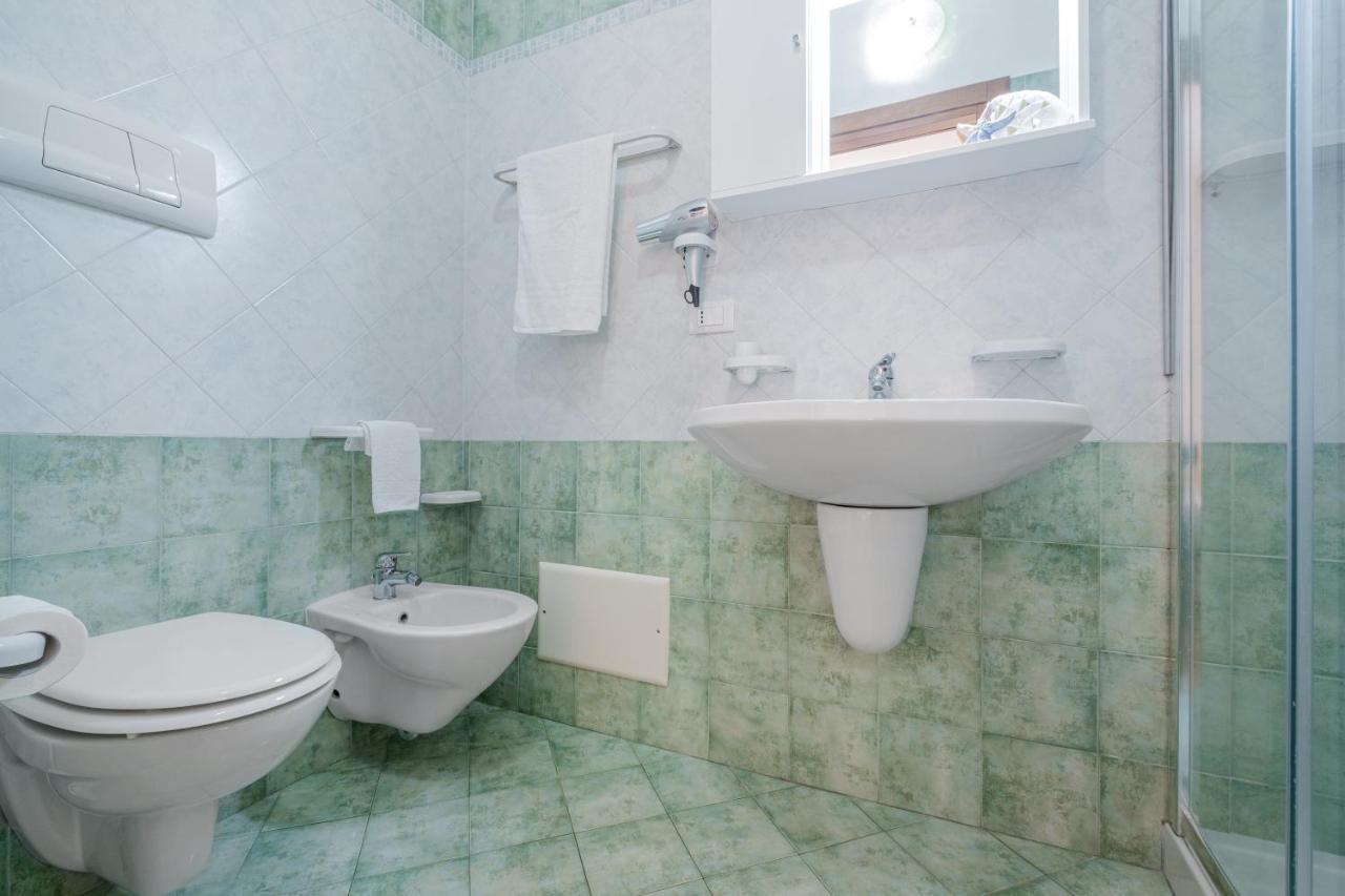 Villa Vanessa Con Piscina Privata - Castro Castro  Exteriör bild